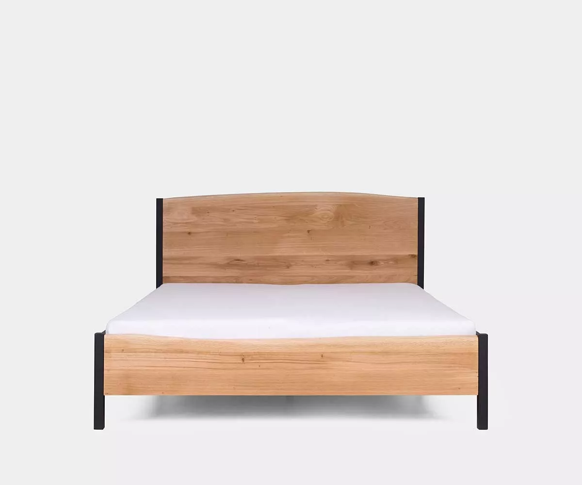 ARBOR Holzbett aus Eiche Ein Bett aus Eiche und Metall handgefertigt