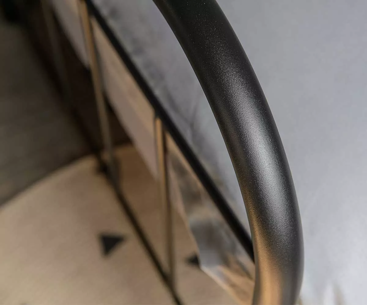 Avos Metallbett Schwarz - Detail Detail eines Metallbettes in Schwarz