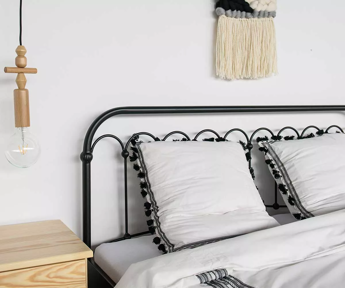 Avia Metallbett Schwarz Kopfteil Ein schwarzes Metallbett in Schwarz Vintage