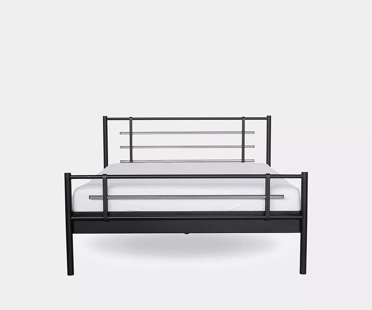 AS MEtallbett in Schwarz, Frontansicht Modernes Metallbett in Schwarz & Silber