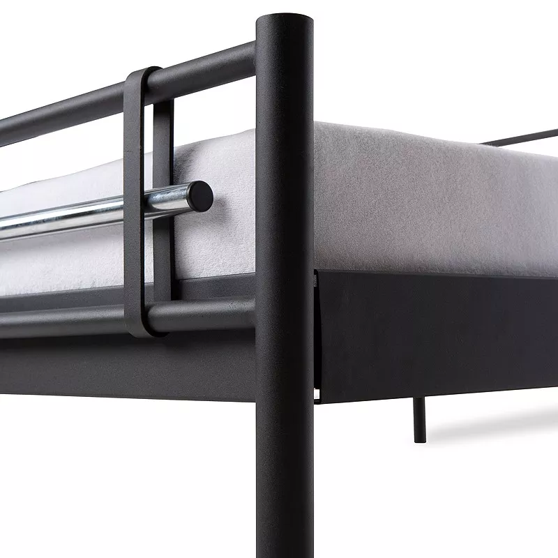 AS Metallbett Fußteil Detail eines Bettes aus MEtall mit Rohren aus Chrom