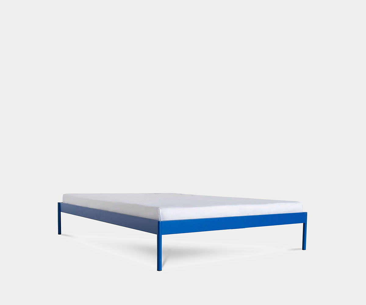 CRUS Metal bed 200x200 cm